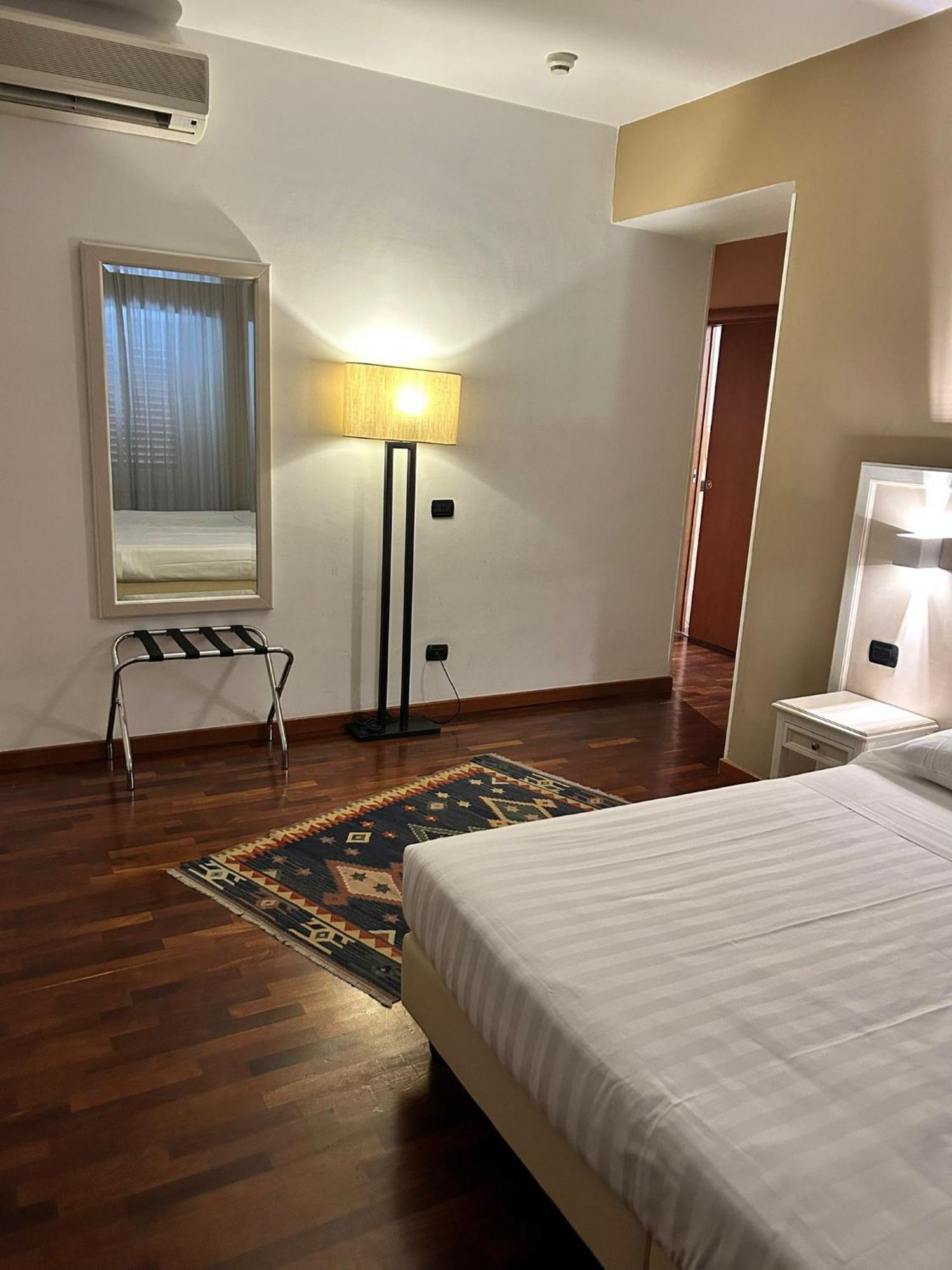 Inn Rome Rooms & Suites Bagian luar foto