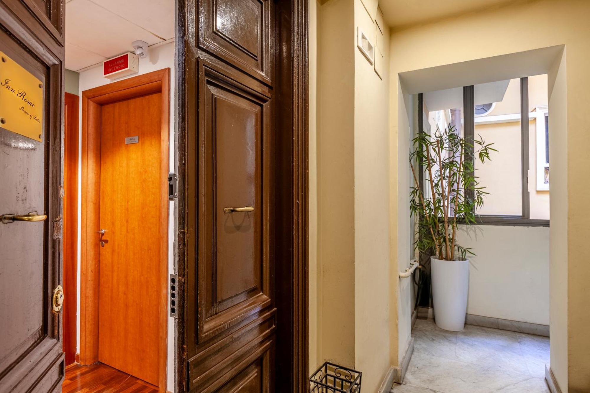 Inn Rome Rooms & Suites Bagian luar foto
