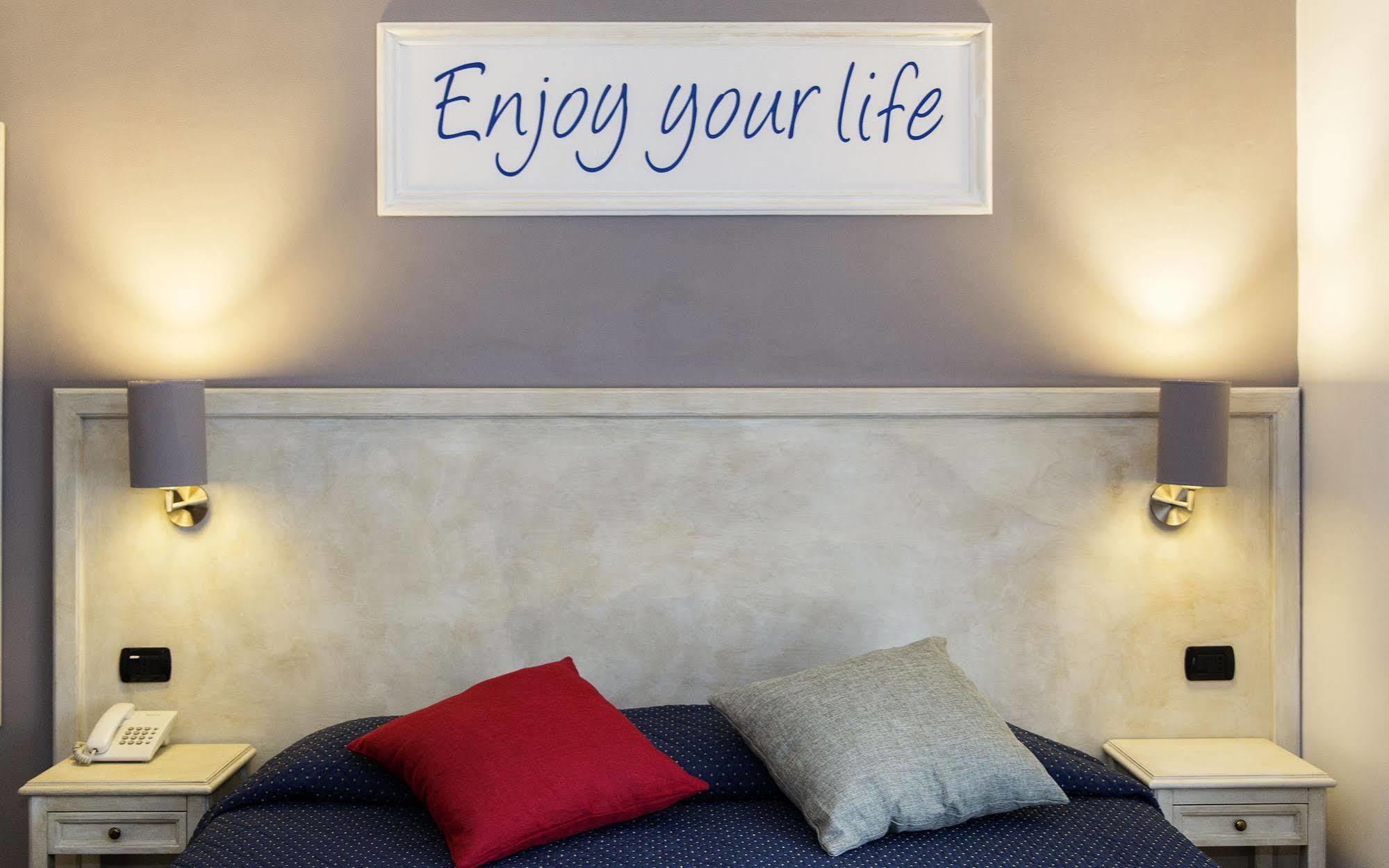 Inn Rome Rooms & Suites Bagian luar foto
