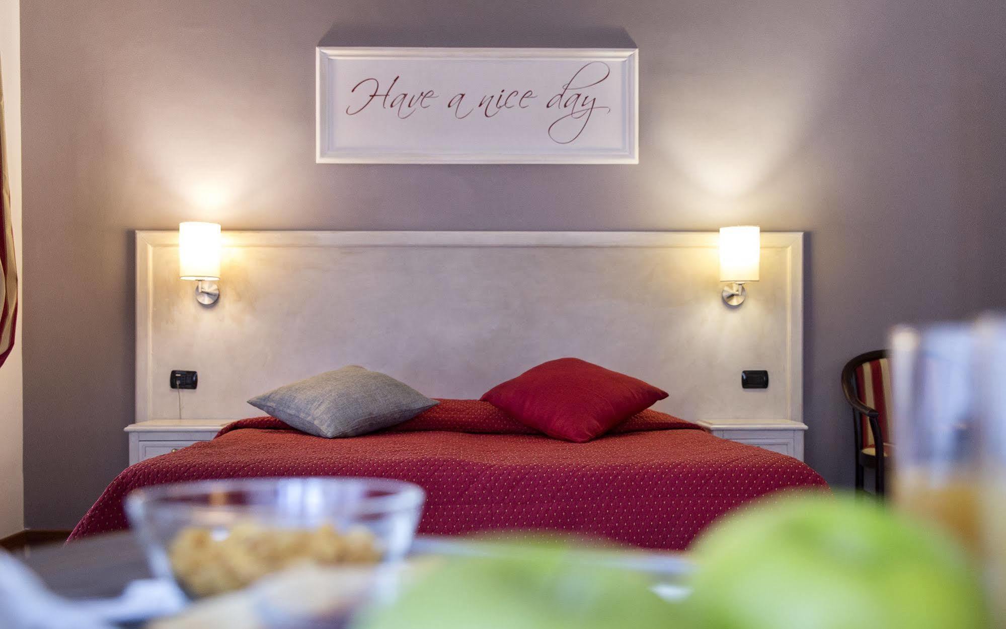 Inn Rome Rooms & Suites Bagian luar foto