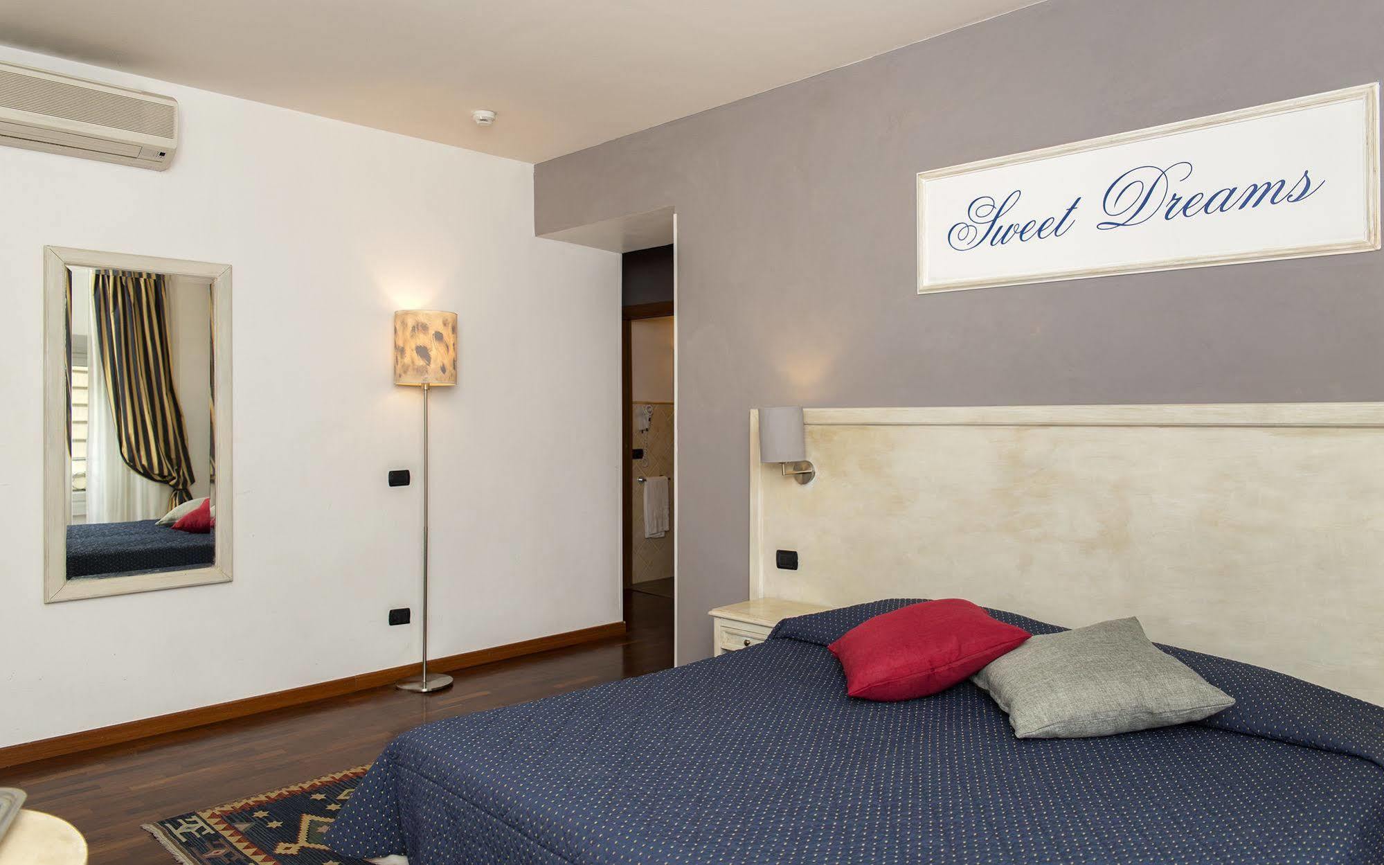 Inn Rome Rooms & Suites Bagian luar foto