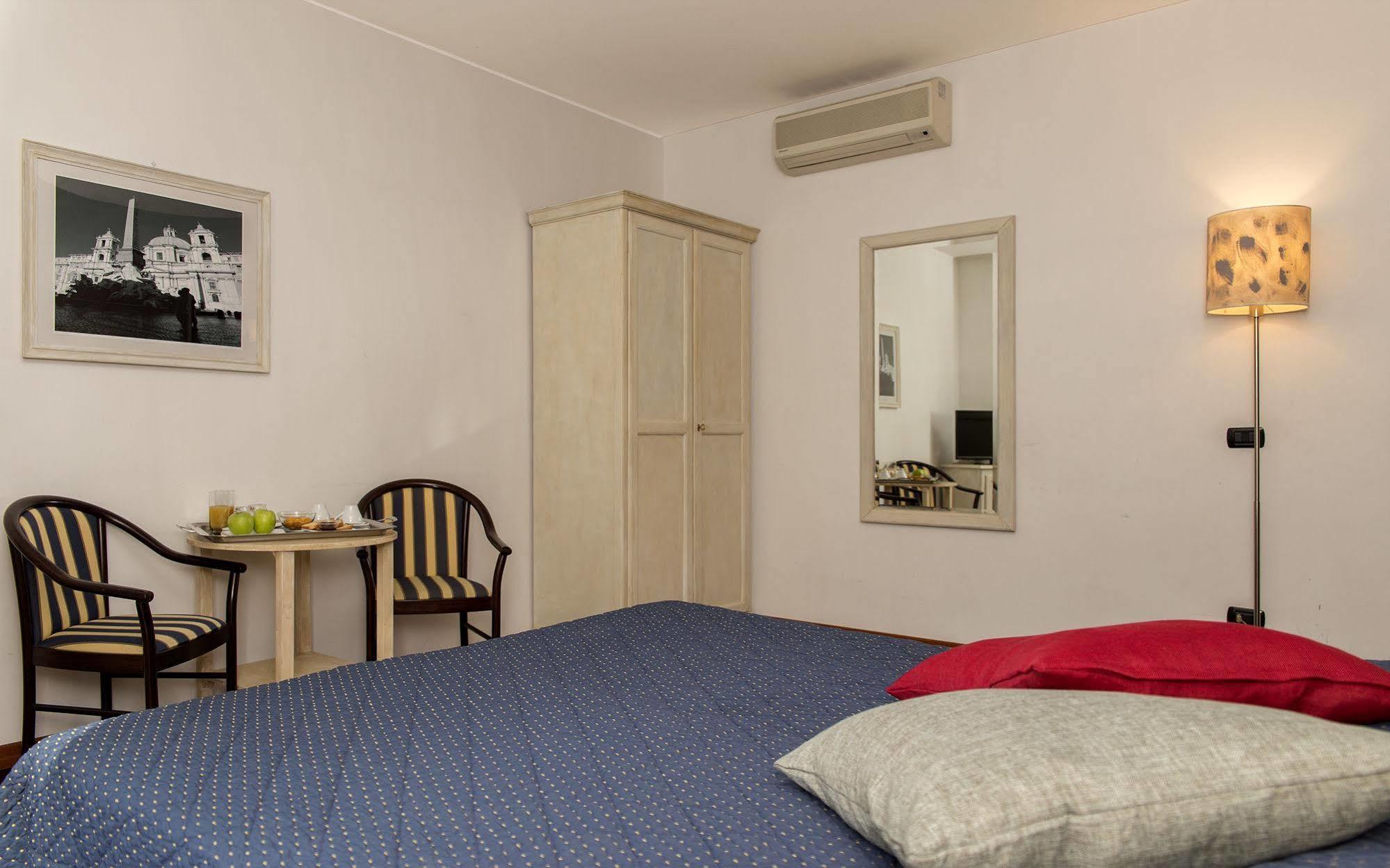 Inn Rome Rooms & Suites Bagian luar foto