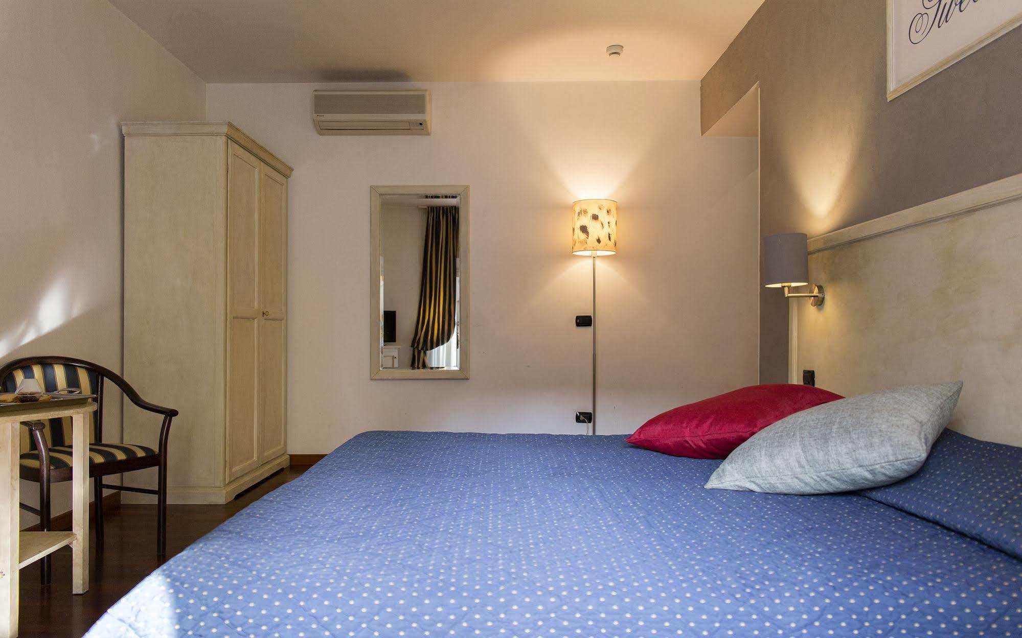 Inn Rome Rooms & Suites Bagian luar foto