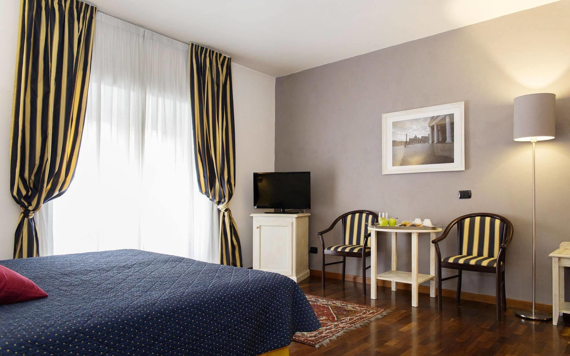 Inn Rome Rooms & Suites Bagian luar foto